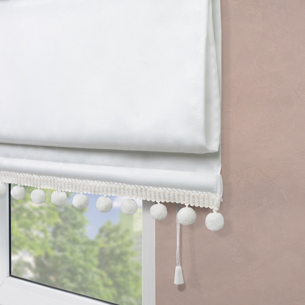 Римская штора с помпонами, Фортуна Blackout на ВМ, цвет белый