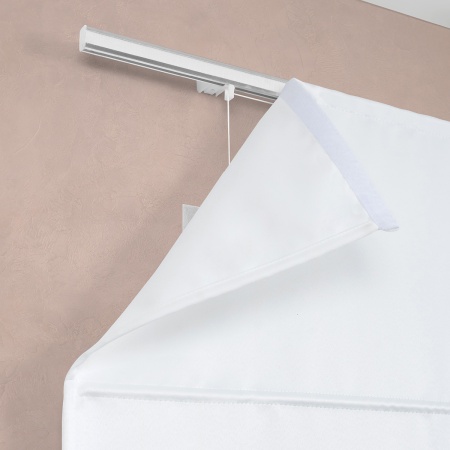 Римская штора с помпонами, Фортуна Blackout на ВМ, цвет белый