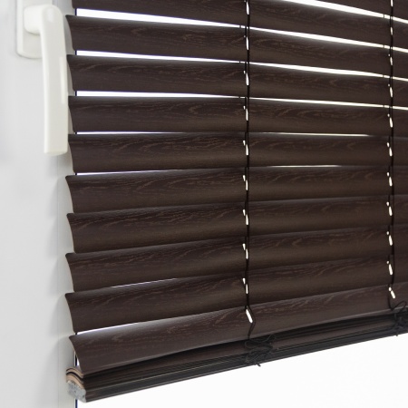 Жалюзи пластиковые 60х160 см с фактурой под дерево цвет темный кофе