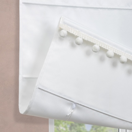 Римская штора с помпонами, Флавия Blackout на цепочном механизме, цвет белый