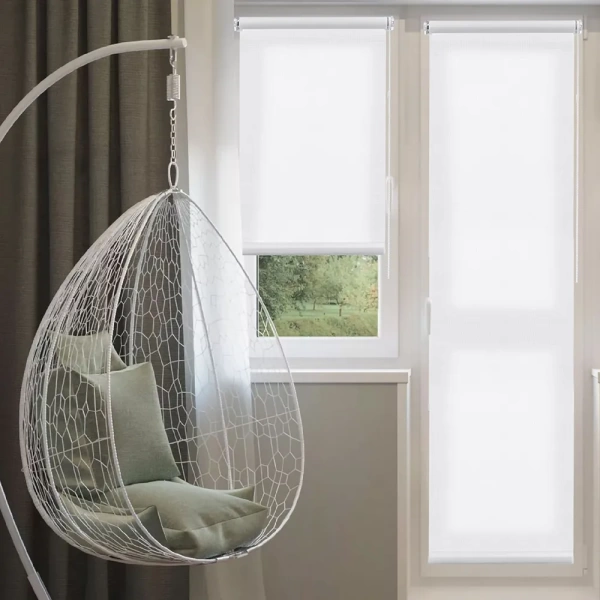 Рулонные шторы однотонные Бонд для балконной двери цвет белый