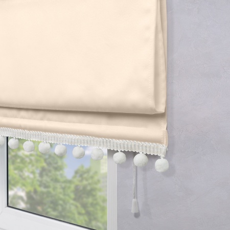 Римская штора с помпонами, Фортуна Blackout на верёвочном механизме, цвет экрю