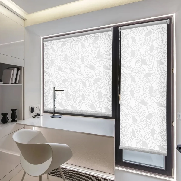 Рулонные шторы с принтом Ива для балконной двери цвет белый
