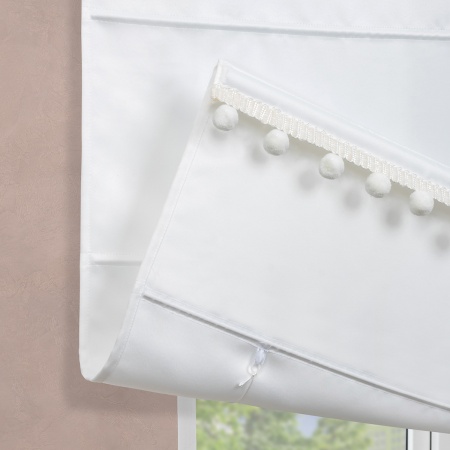 Римская штора с помпонами, Фортуна Blackout на ВМ, цвет белый