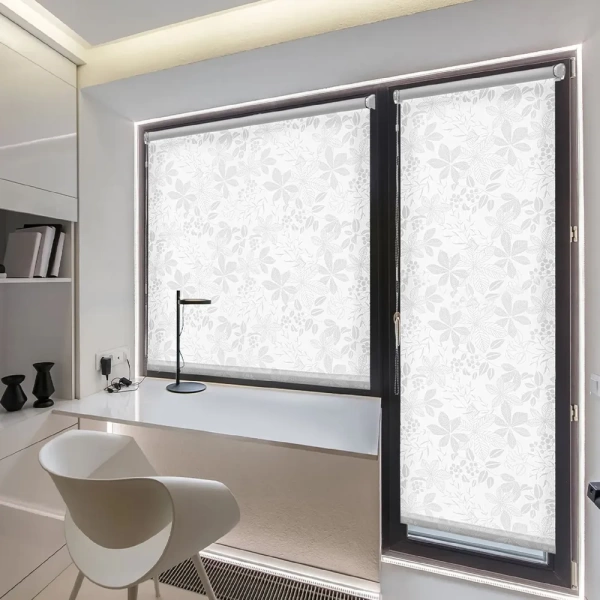 Рулонные шторы с принтом Тоник для балконной двери цвет белый