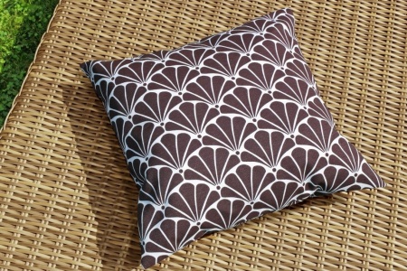 Подушка декоративная на молнии 40х40 см Brown Garden с принтом