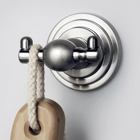 Крючок двойной Ammer K-7023D